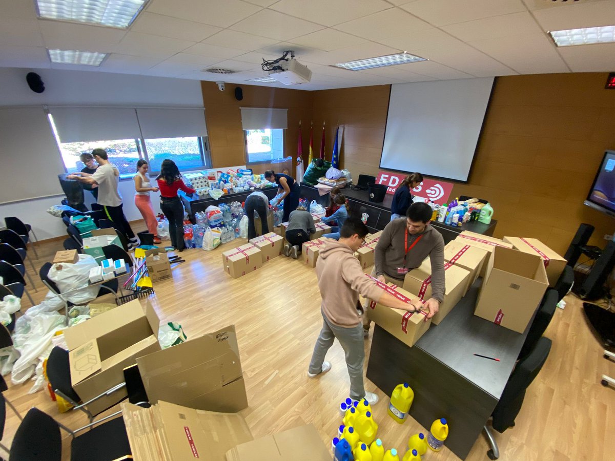 🤝🏻Gracias a todas las personas que han ayudado, que han donado, a todos los alumnos que han invertido parte de su tiempo. Simplemente GRACIAS. No hubiera sido posible sin todos vosotros. 

🫂Ha sido un trabajo de todos para todas las personas afectadas.
<a href="/uclm_es/">Universidad de Castilla-La Mancha</a> <a href="/CampusCR/">DECCR-UCLM</a>