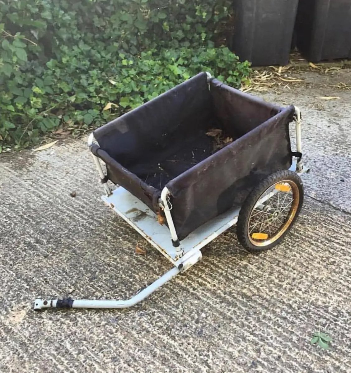 A little reminder to work hard and always believe in yourself 🙏🏼☺️ 

This is where it all began for me. When I started as a personal trainer over 12 years ago I couldn't afford a van to get to my bootcamp in Richmond with all my equipment so I bought this trailer, attached it to