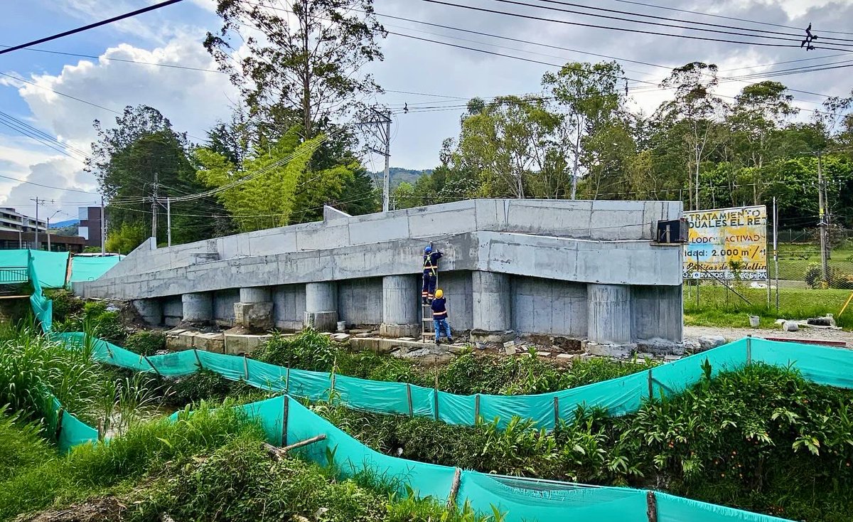 Megaproyectovia's tweet photo. Así se ve nuestro puente de El Retiro: la estructura ya está tomando forma y dándole una nueva cara a la zona. ¡Es emocionante ver cómo avanza este proyecto!🏗️🚧 https://t.co/Aec7CCU4fa