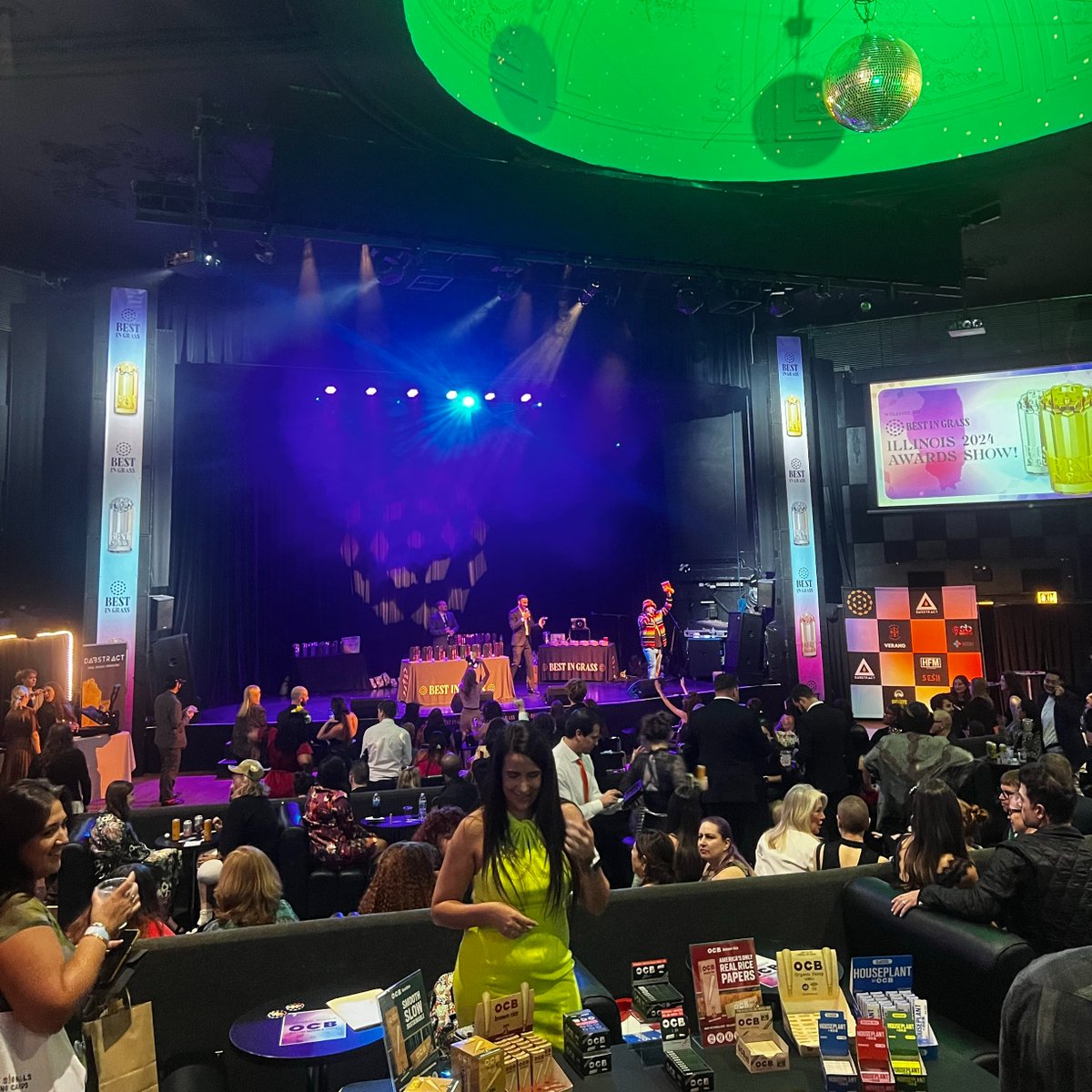 curaleaf_IL's tweet photo. Last week, Team Curaleaf brought the energy at the Best in Grass Awards! It was an incredible night celebrating the cultivators and processors who pour their heart into crafting award-winning products for everyone to enjoy! 🌱✨ Thanks @bestingrass.io 🙏 https://t.co/wFUJ2PYSTf