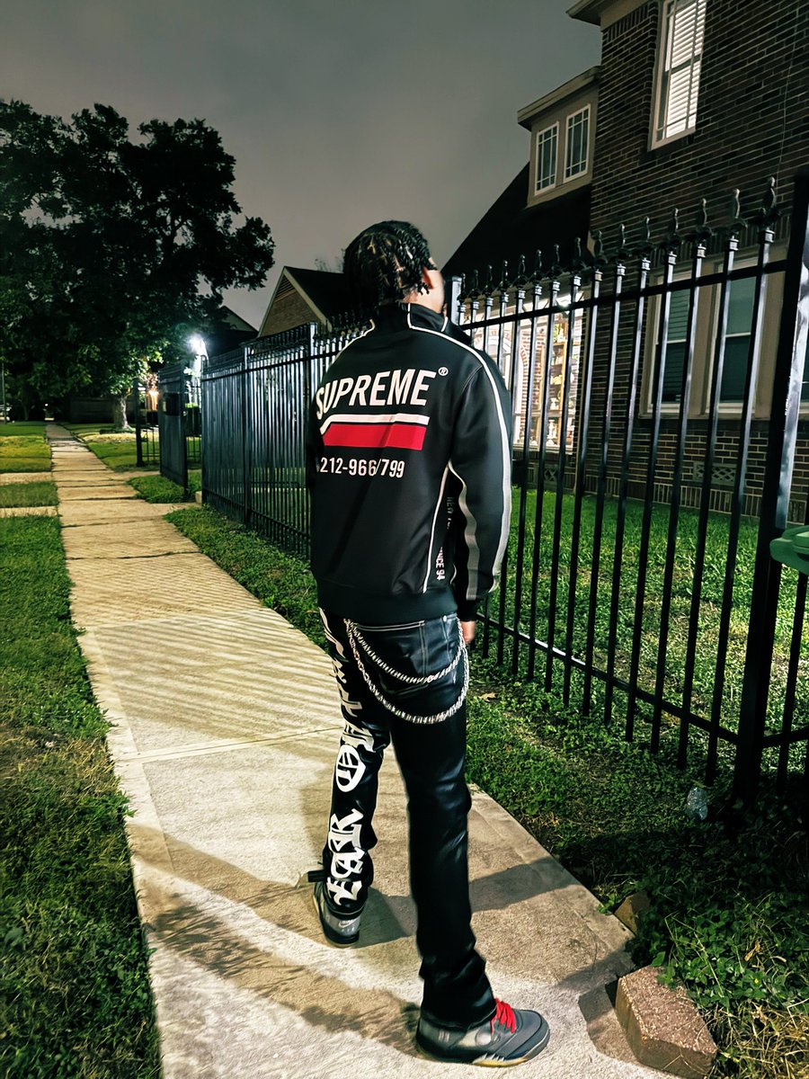 tac000o's tweet photo. Rockstar Bikers and Chains🎸☔️ https://t.co/FABCYjzV8U