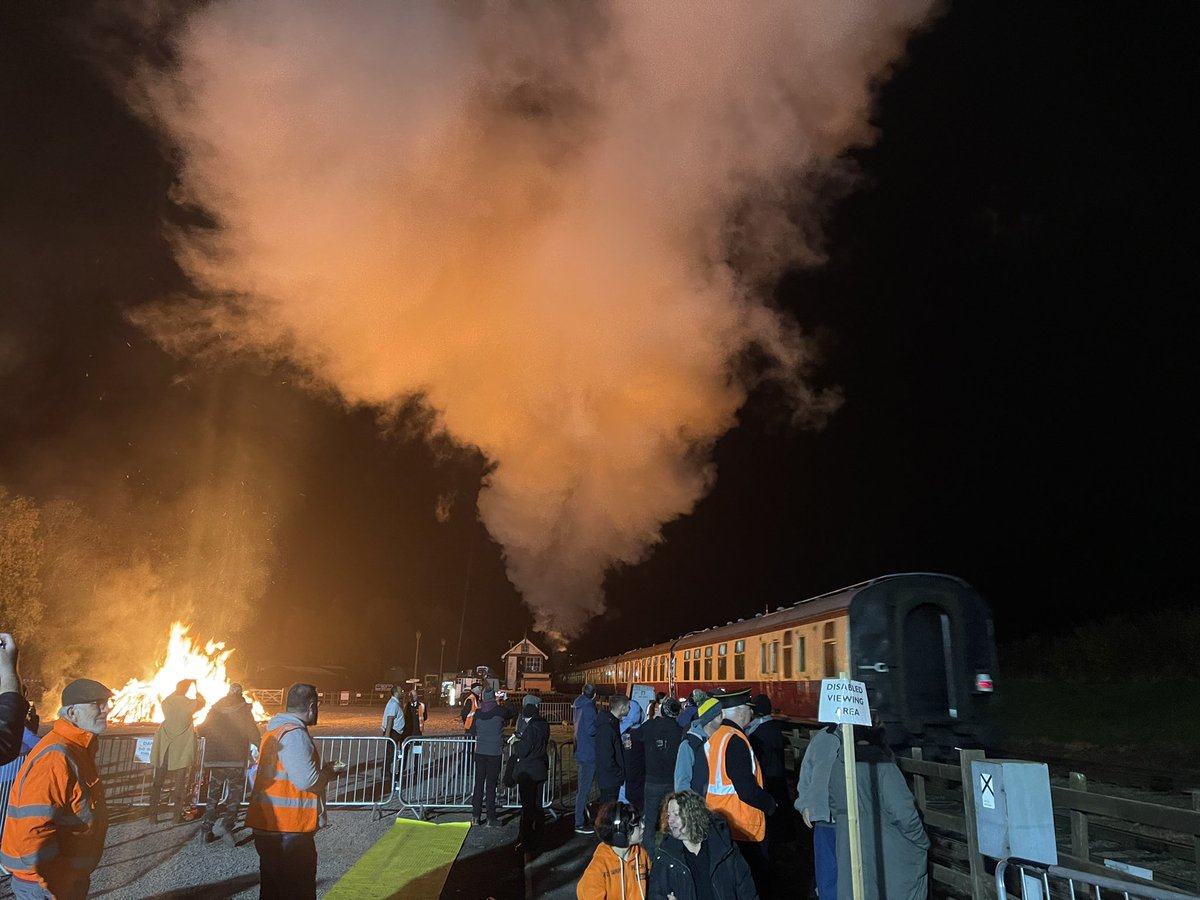 LeicSAR_CFR's tweet photo. We are @GcrGreat #BonfireNight Event providing #eventcover. Have a safe bonfire night!
Do you need #firstaidcover β‘οΈ#medicalcover contact us https://t.co/XCjCGZ7OCz https://t.co/HVhcV6cWVN