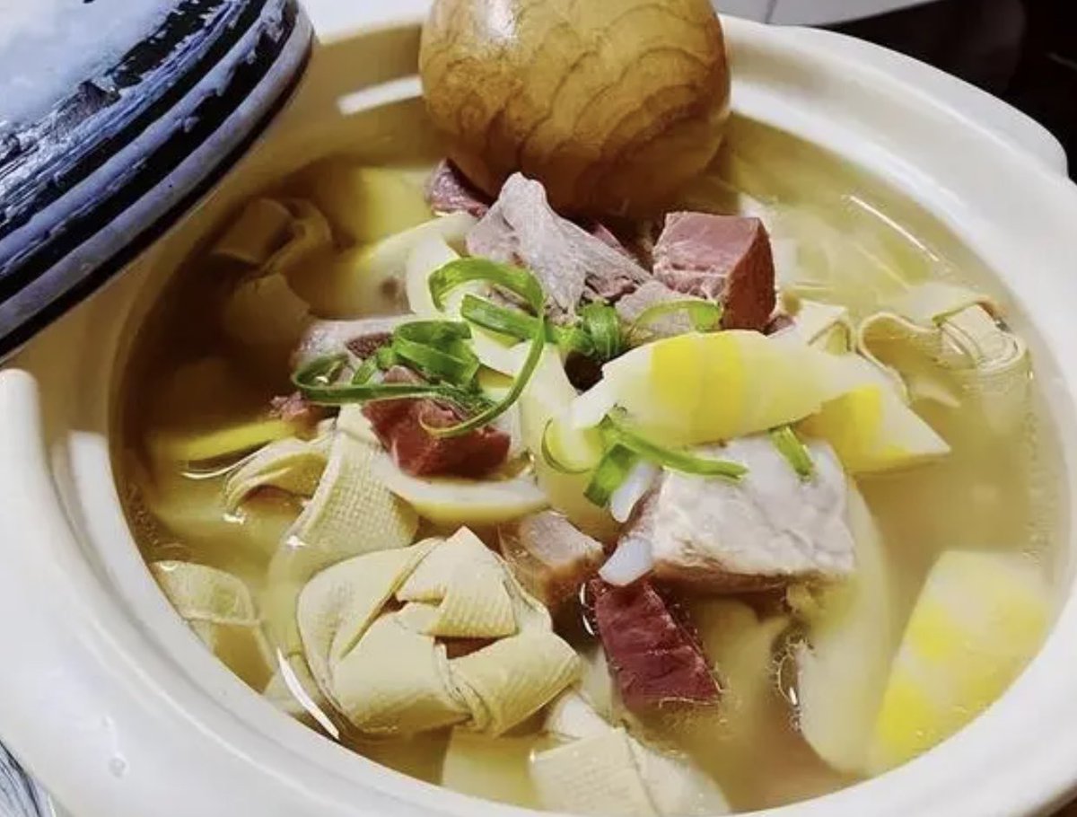 cxr1855876's tweet photo. Anhui cuisine is mainly salty and fresh, crispy, tender, fragrant and fresh, highlighting the original flavor and paying attention to the cooking skills.
#AnHui
#AnhuiFood
#FoodExplore https://t.co/q1LuHQrPqM