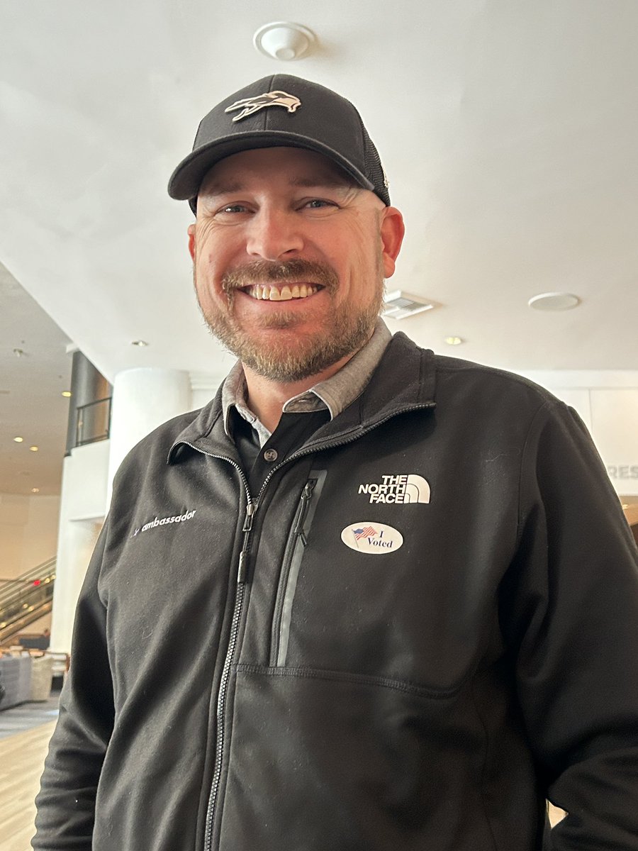 ambassadorlabs's tweet image. NBD- just doing our civic duty in Ambassador swag ahead of #APIWorld. 😎😎
Go vote!💪 #Ivoted