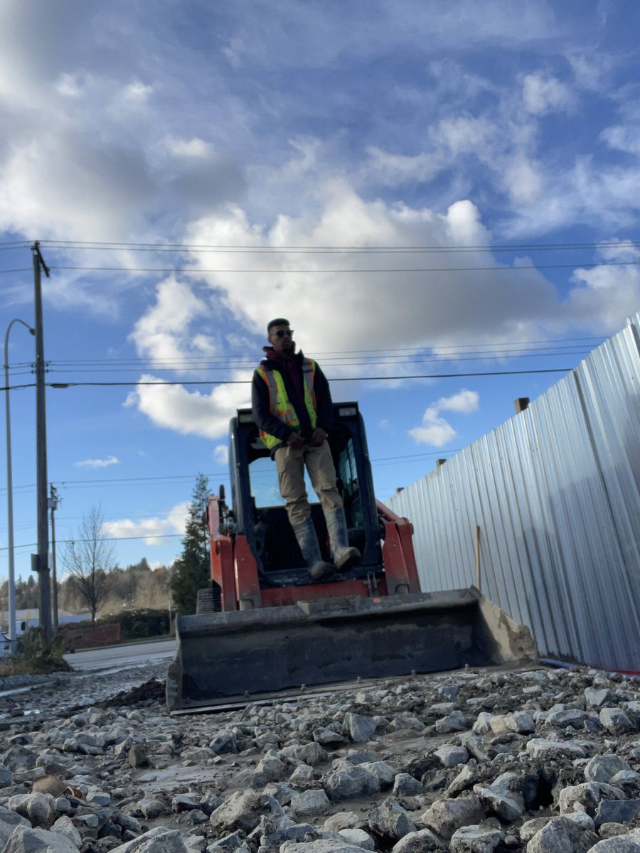 itzSJG's tweet image. Me and my machine