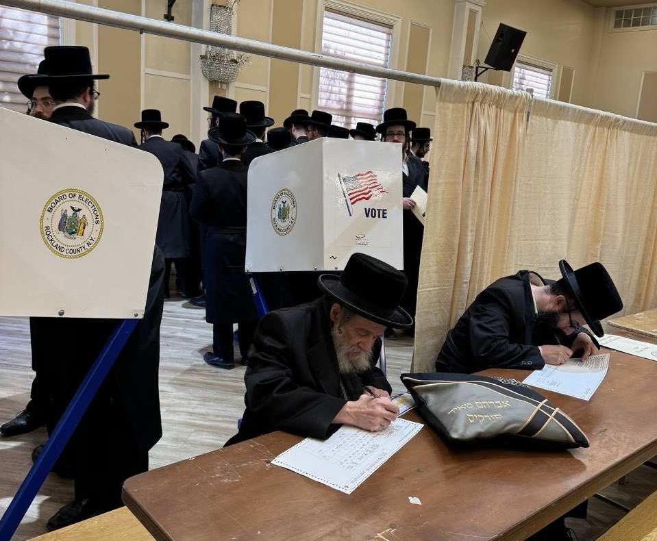 IHF_Heritage's tweet image. Great turnout at the Orthodox Chasidic neighborhoods! Many are coming out to vote! #OrthodoxChasidicCommunity #VotingIsPower #CommunityEngagement