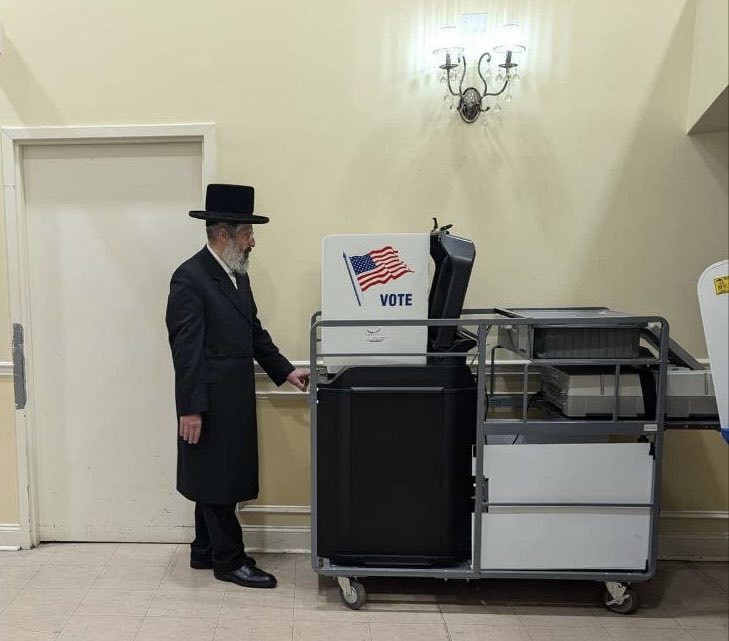 IHF_Heritage's tweet image. Great turnout at the Orthodox Chasidic neighborhoods! Many are coming out to vote! #OrthodoxChasidicCommunity #VotingIsPower #CommunityEngagement