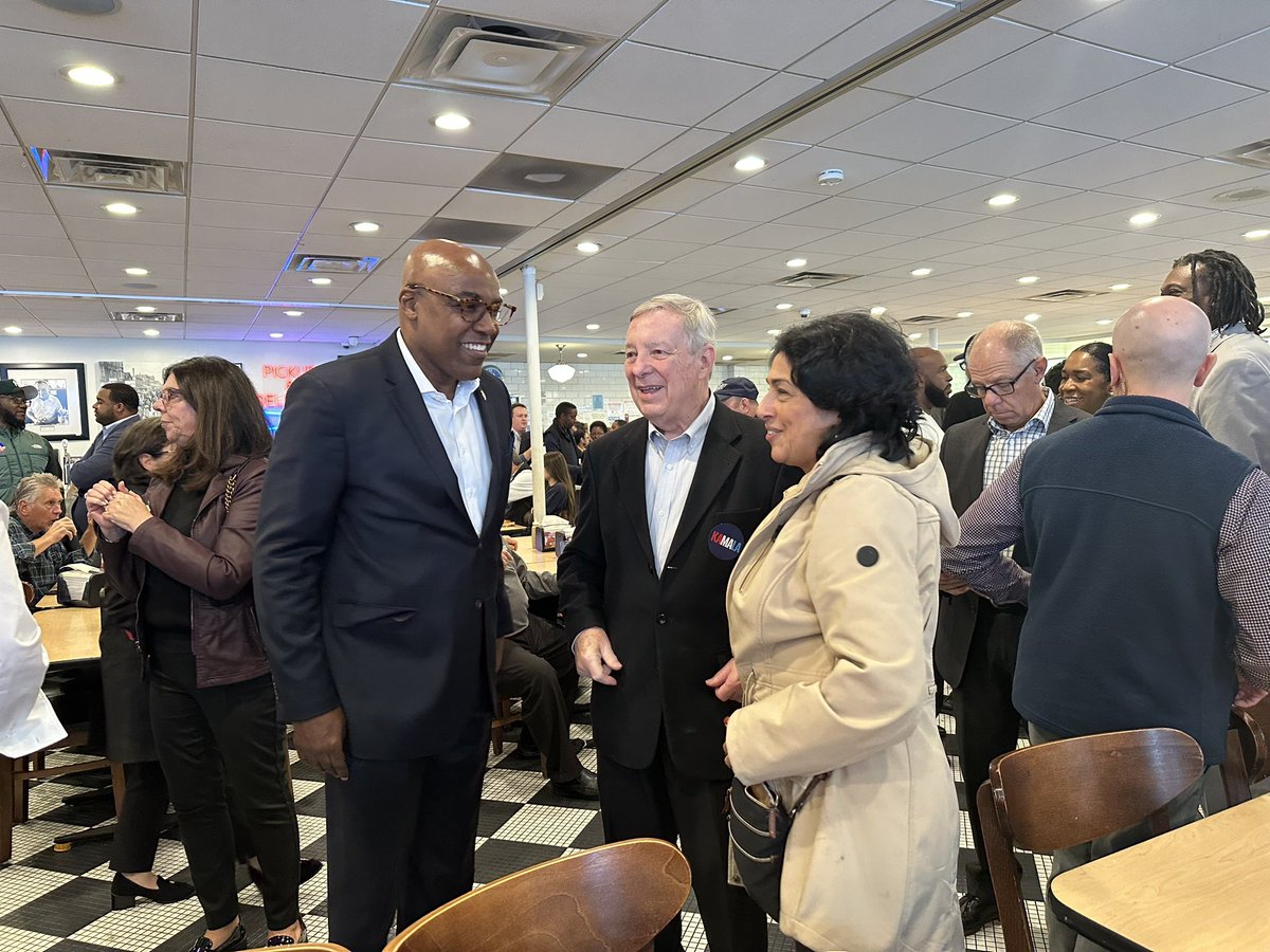 No Election Day in Chicago is complete without a stop at Manny’s! 

The Democratic Party of Illinois joined our leaders to rally with voters, connect with the community, and hold a press conference on what’s at stake this Election Day. #Vote