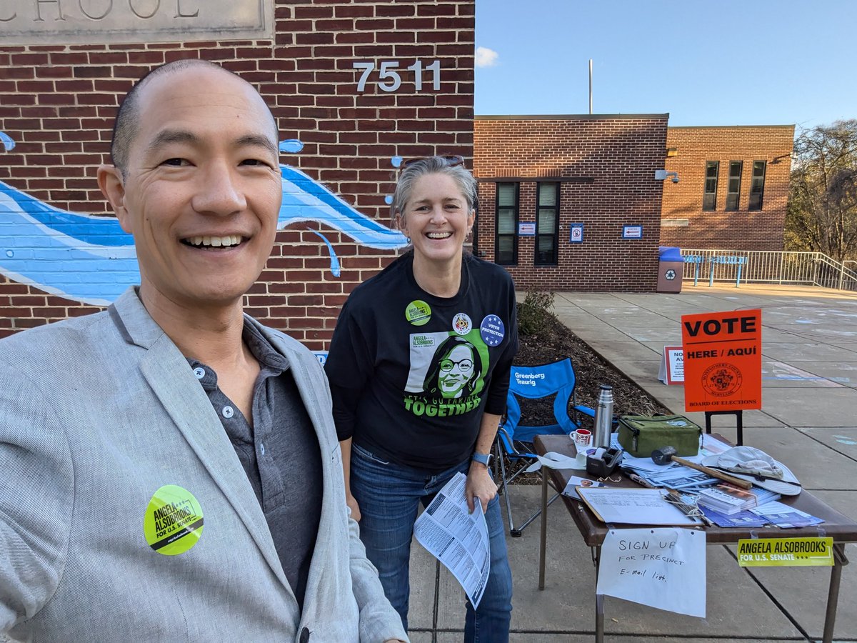 DavidMoon2014's tweet image. Love the civic energy in Silver Spring & Takoma Park! A ton of voters & volunteers out today for @KamalaHarris @AlsobrooksForMD & Question 1 💪