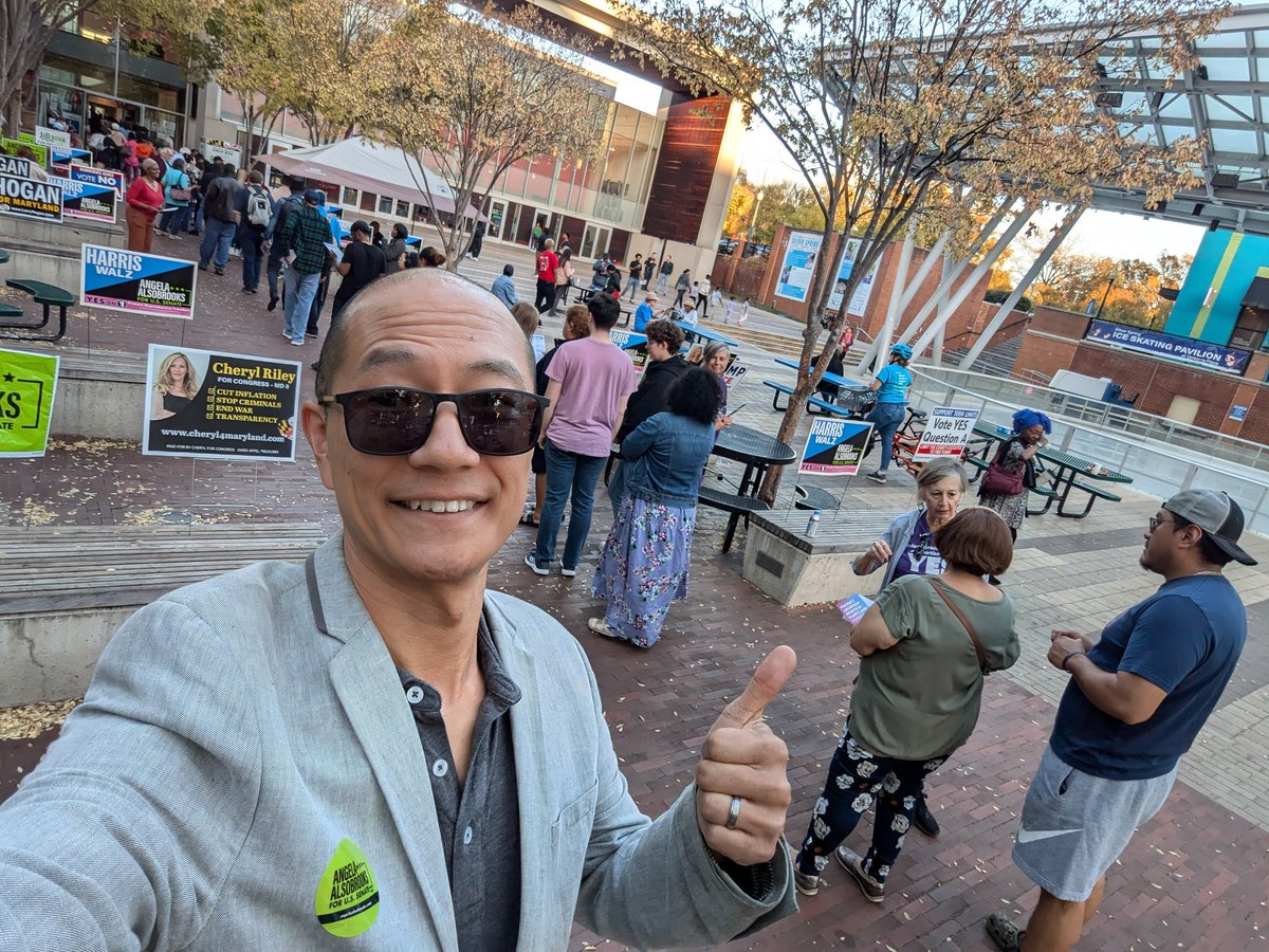 DavidMoon2014's tweet image. Love the civic energy in Silver Spring & Takoma Park! A ton of voters & volunteers out today for @KamalaHarris @AlsobrooksForMD & Question 1 💪