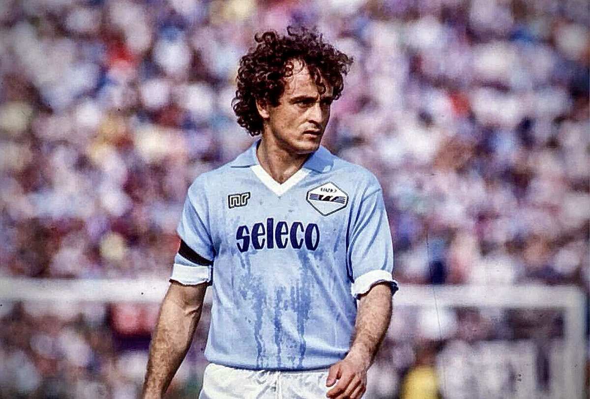 C’era nei momenti più esaltanti.
C’era in quelli più tristi.
C’era quando ce ne era bisogno

C’era sempre con la Lazio e per la Lazio.
La Sua #Lazio.

Perché è stato semplicemente il giocatore più #Laziale della Storia.

Oltre il tempo, oltre le generazioni… auguri Capitano!
