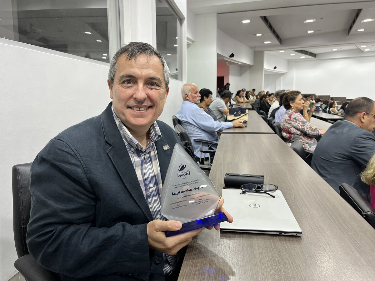 DEC_INV_ESPOL's tweet photo. Reconocemos la calidad de las publicaciones científicas en #CuartilesMayores.

Gracias a nuestros investigadores, la @espol sigue generando conocimiento innovador y relevante para el mundo.

#ESPOLesCiencia https://t.co/8OAfnIp53m