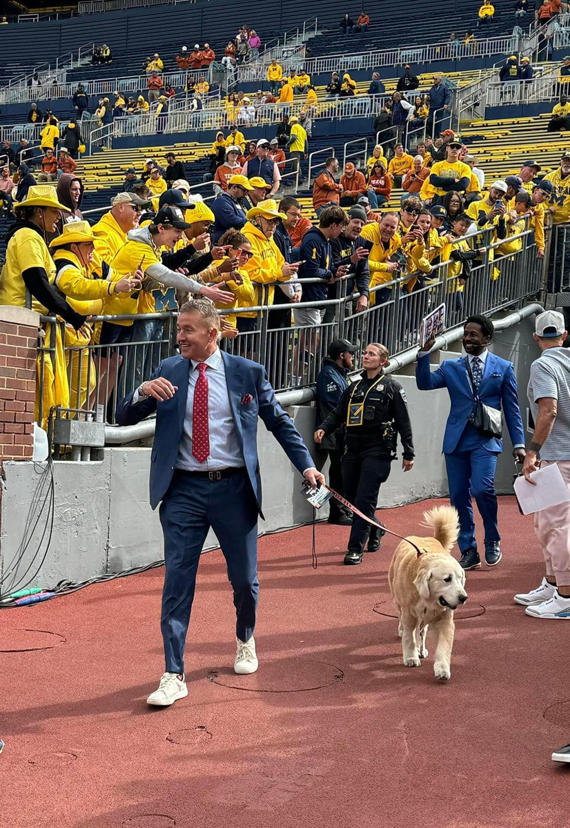 UMGoBlog's tweet photo. 💙〽️🐶 #PrayersForBen https://t.co/e6fdanSPv2
