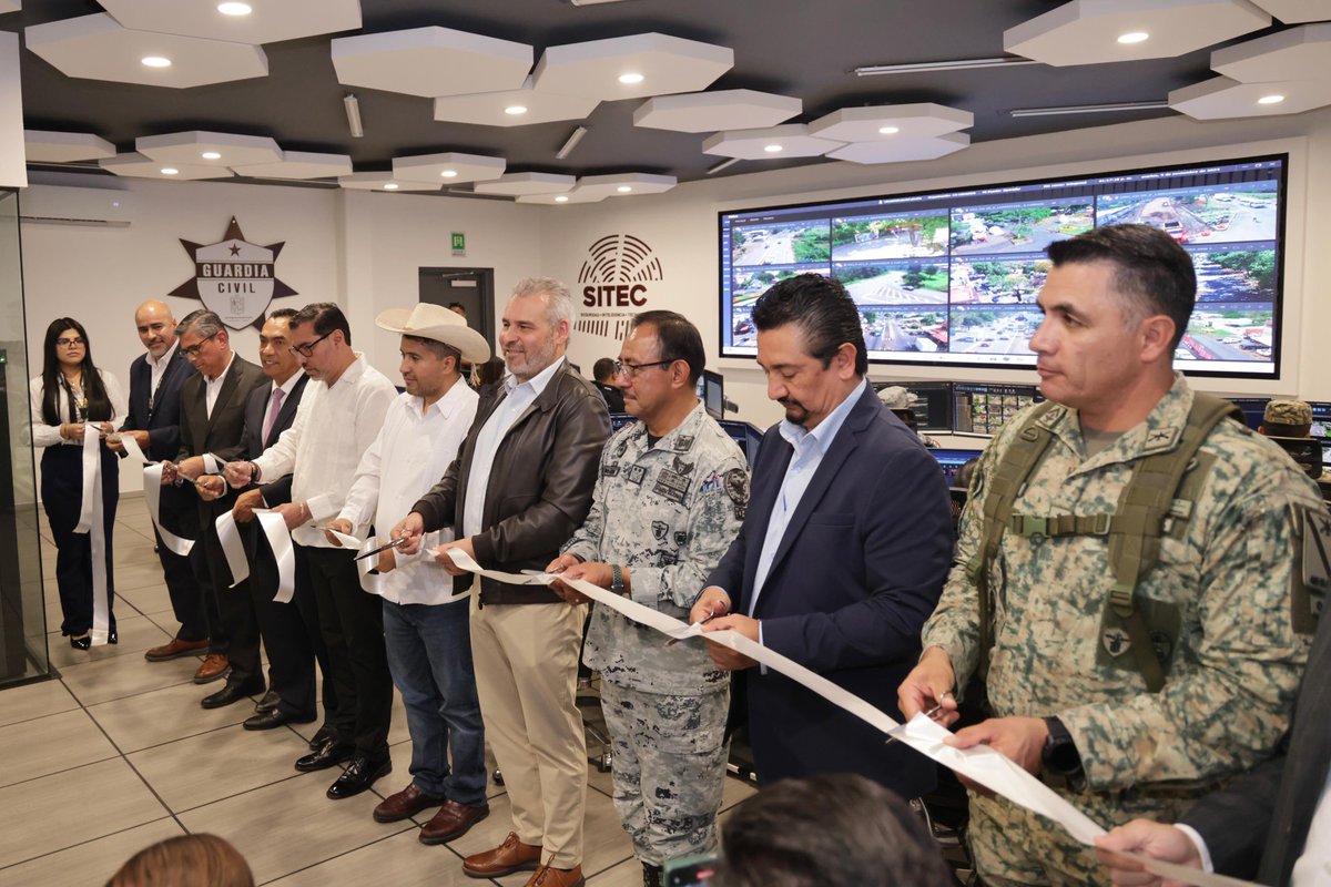 ARBedolla's tweet photo. Presidimos el corte de listón de inauguración del C5 Uruapan, un gran paso en pro de la seguridad y la infraestructura tecnológica de la región, que incrementará las capacidades para prevenir y combatir el delito y responder de manera oportuna a situaciones de emergencia. Nos acompañaron el presidente municipal de Uruapan, Carlos Alberto Manzo Rodríguez; el titular de Seguridad Pública,  Juan Carlos Oseguera Cortés; y el Fiscal General del Estado, Adrián López Solís.
#MichoacánEsMejor