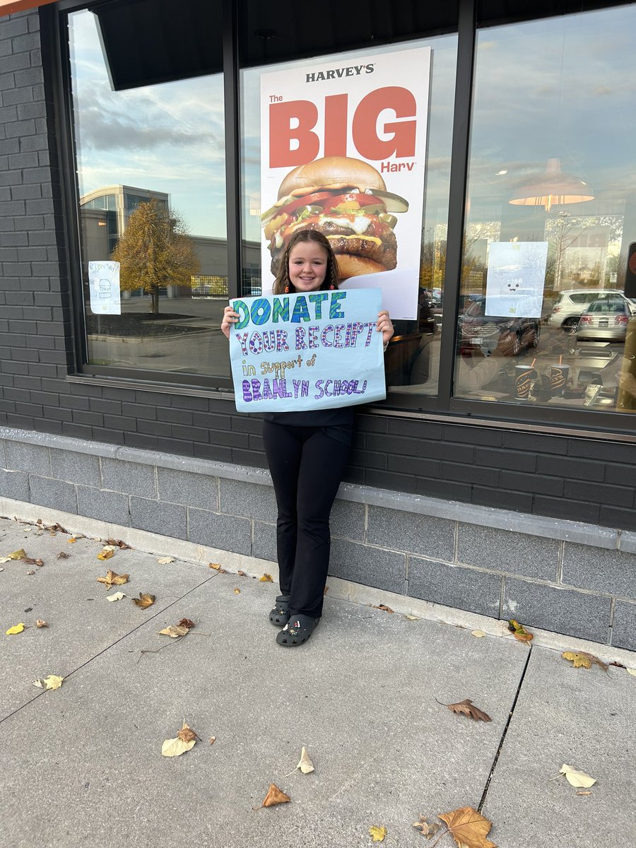 MissMeganTweets's tweet photo. Hey Brantford: Come out to @HarveysCanada on Henry St and support the @Branlynbulldogs! Be sure to tell them to donate your receipt after ordering🎉 https://t.co/Y5L6yzQ1Qi