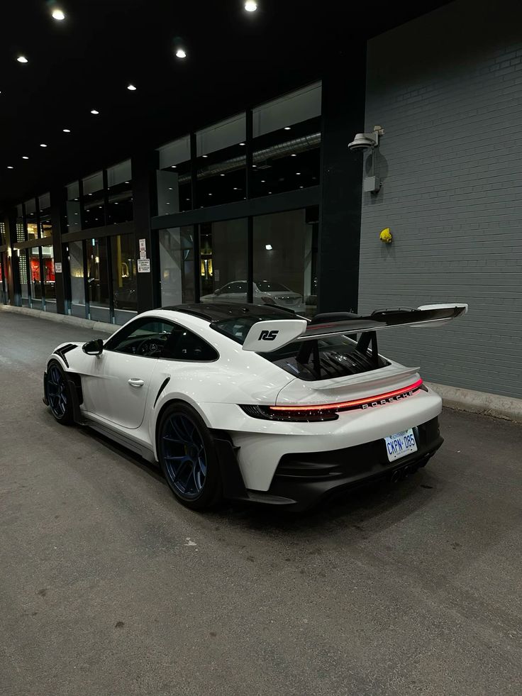 Auto_Porn's tweet photo. White Porsche 992 GT3RS https://t.co/an3XgKrczq