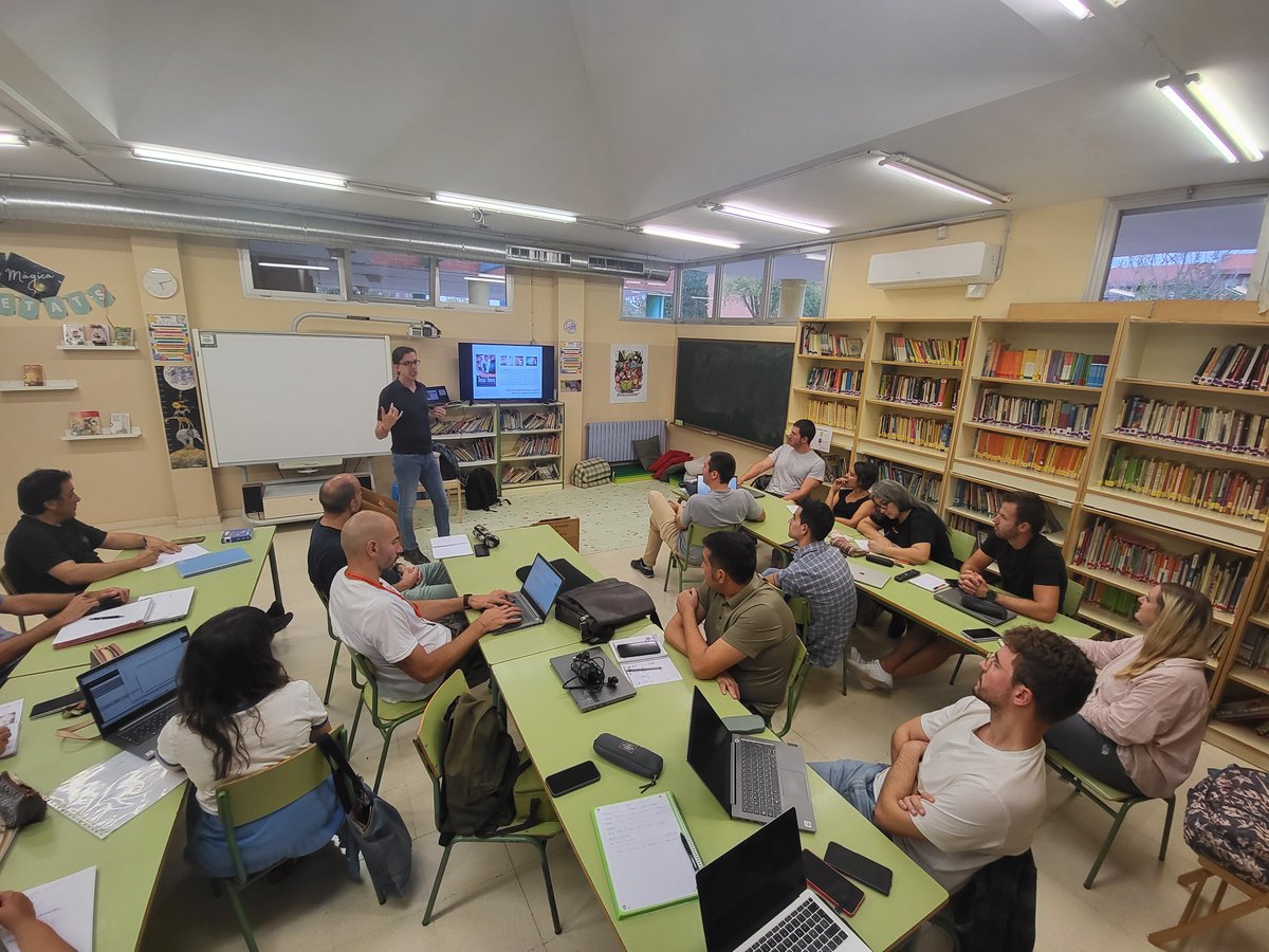 IEMediterrani's tweet photo. FORMACIÓ Dr.ORIOL RIOS,  MODEL DIALÒGIC . Només l'impacte de les ECIs està millorant l'ambient i cohesió social a les nostres aules! Deixem entrar la ciència en el nostre dia a dia! https://t.co/LmLjucf33D