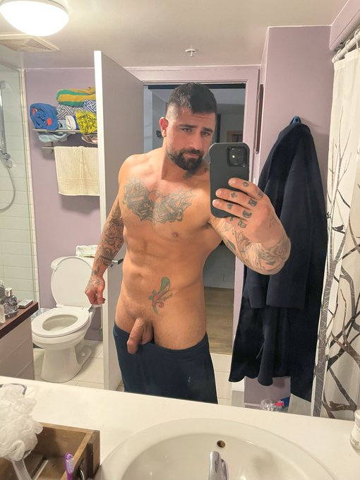 Watch Ryan Bones's leaked NSFW photo on TwXstars