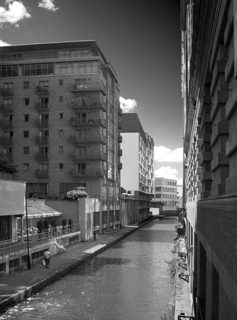 photos_dsmith's tweet photo. A large number of #designer #apartments have been #built on the banks of the #river #Medlock in #AllSaints #Manchester #England #cityliving #living #urbanphotography #urbanliving #PictureOfTheDay #streetphotography #streetexploration for more see https://t.co/VilcfnO0ps https://t.co/m2SaTKLpu4