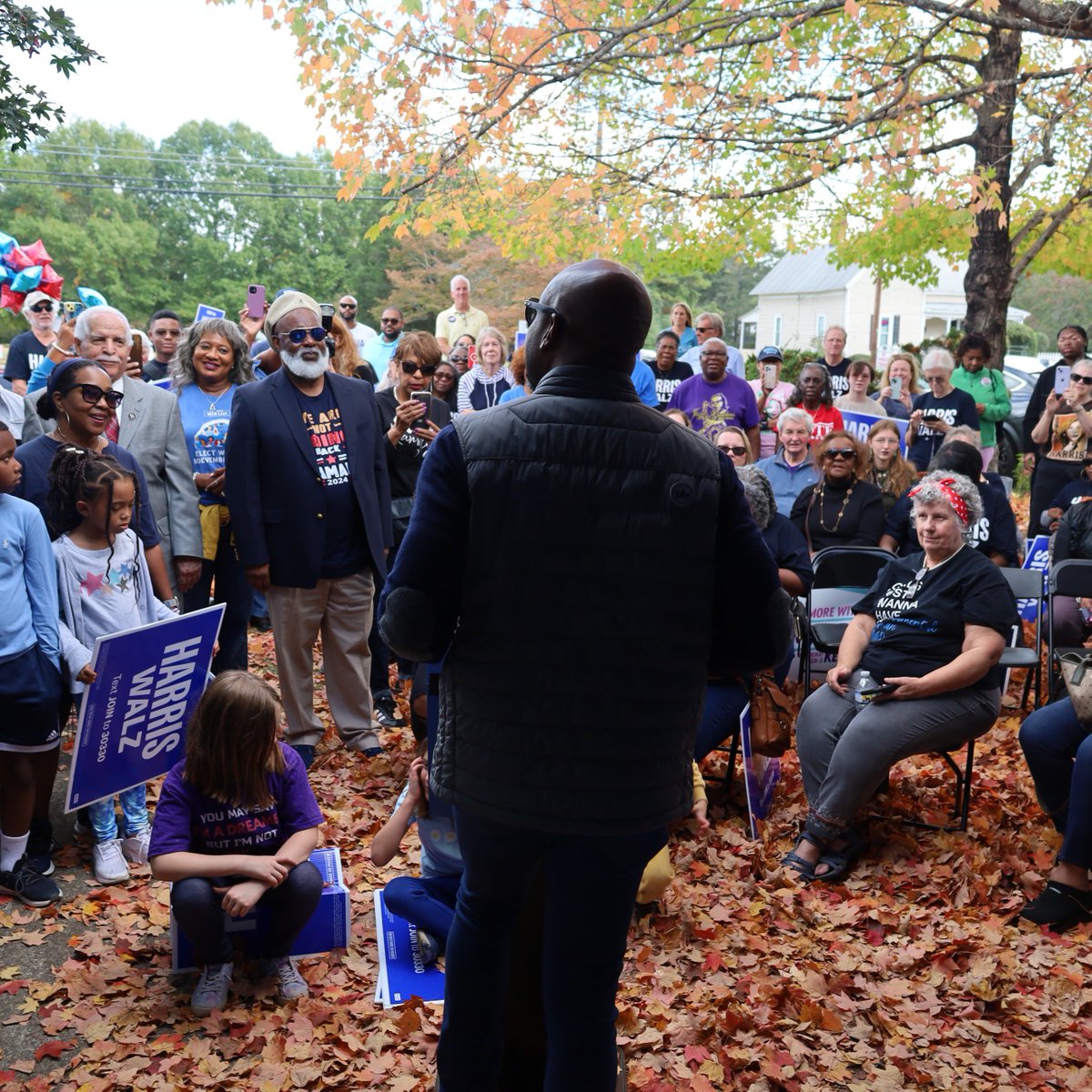 KamalaForGA's tweet image. Senator @ReverendWarnock fired up the crowd in Fayetteville, GA this morning to get out the vote on Election Day! 🗳️ Georgians are ready for a New Way Forward. Go to iwillvote.com/ga to find out how you can vote for Kamala Harris and Tim Walz today. #ElectionDay…
