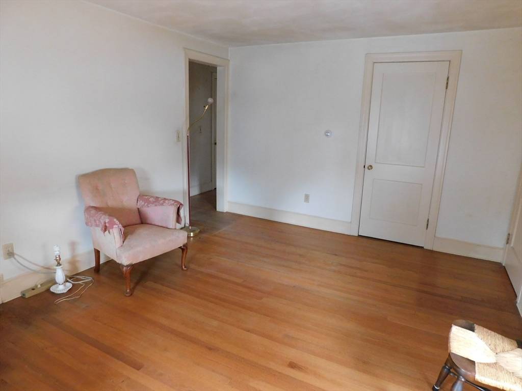 TodayRealEstat3's tweet photo. 36 Silver Street, W. Springfield, MA 01089 just hit the market!
Take a look at this awesome space: https://t.co/JF6v2eD3fc 
Listing Agent: Kathleen Bourque
#TodayRealEstateWesternMassachusetts #TodayRealEstateHomeTeamAdvantage https://t.co/lk7xpiwlqc