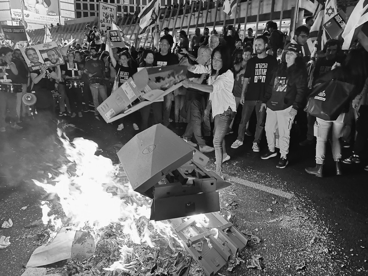 XperienceHumans's tweet image. Tonight in Tel Aviv after Defense Minister Gallant was fired.