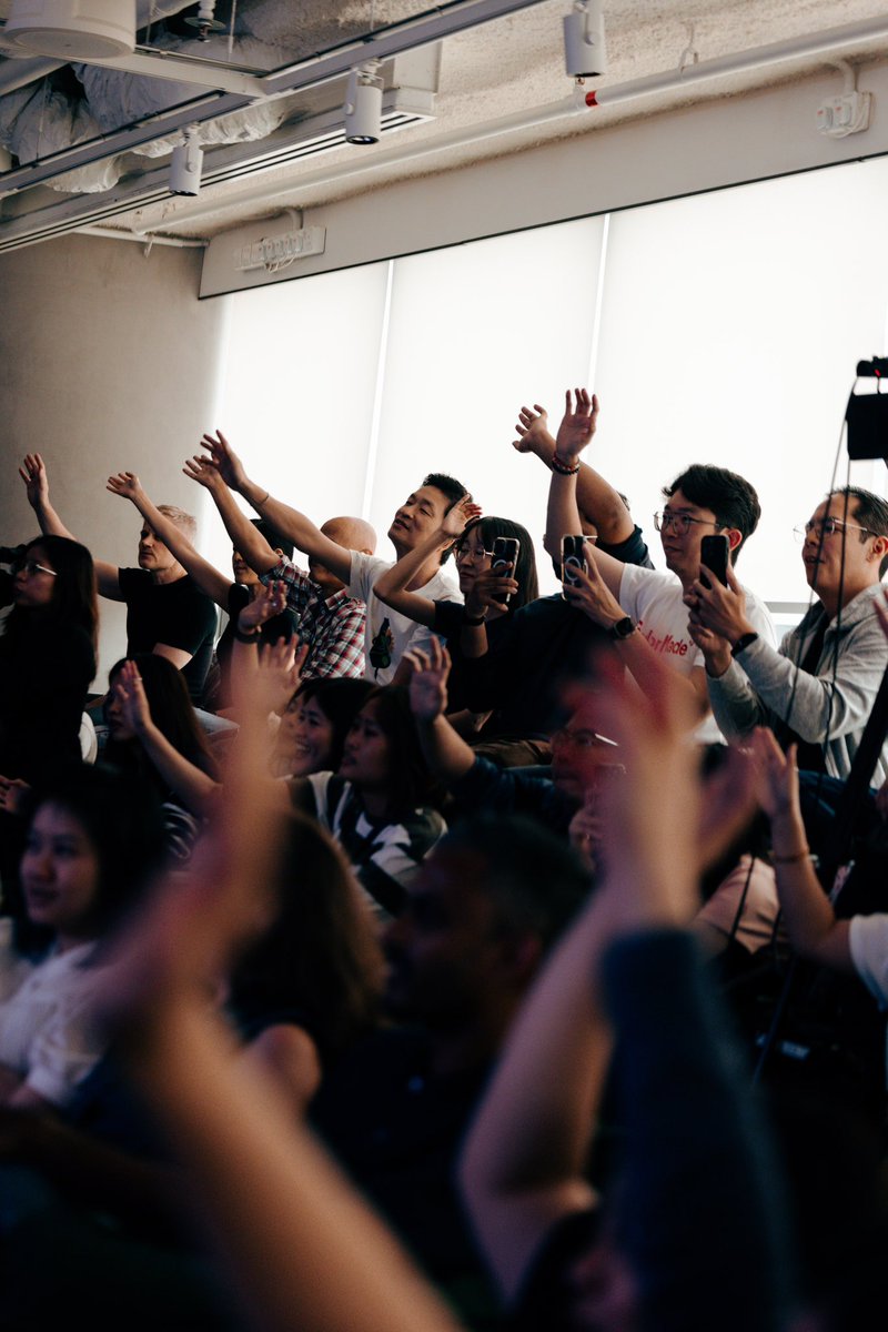 Listen the employee perks at @spotify are dope! It's not every day you get to see a Ne-Yo performance at work! 😂 Thank you for having me at your Listening Lounge in Singapore!
