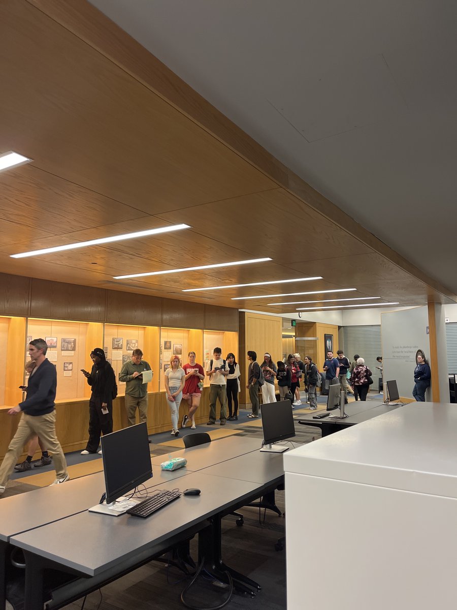 Indianapolis, get ready! 🍕🔥
10 PIZZAS ORDERED for 755 W Michigan St, Indianapolis, IN 46202 #DemocracyIsDelicious #ElectionDay