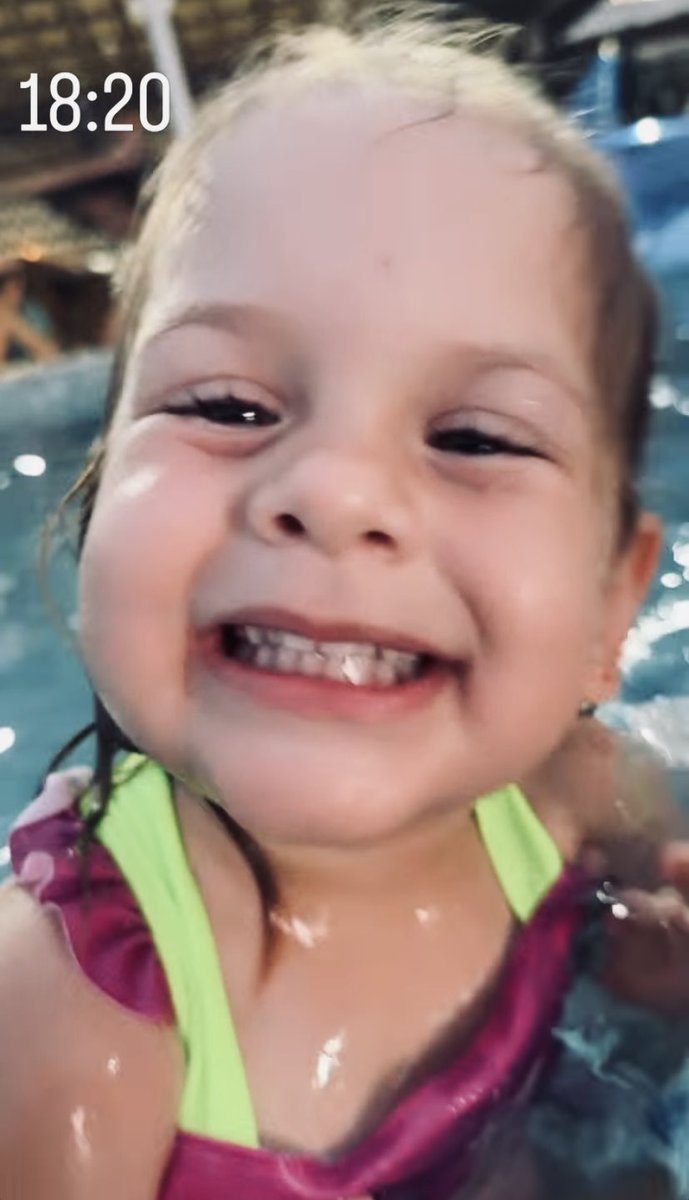 safeplacemem's tweet photo. Te amo floflo sorridente te amo 😭 https://t.co/L60uTIlGae