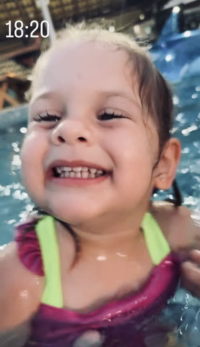 safeplacemem's tweet photo. Te amo floflo sorridente te amo 😭 https://t.co/L60uTIlGae