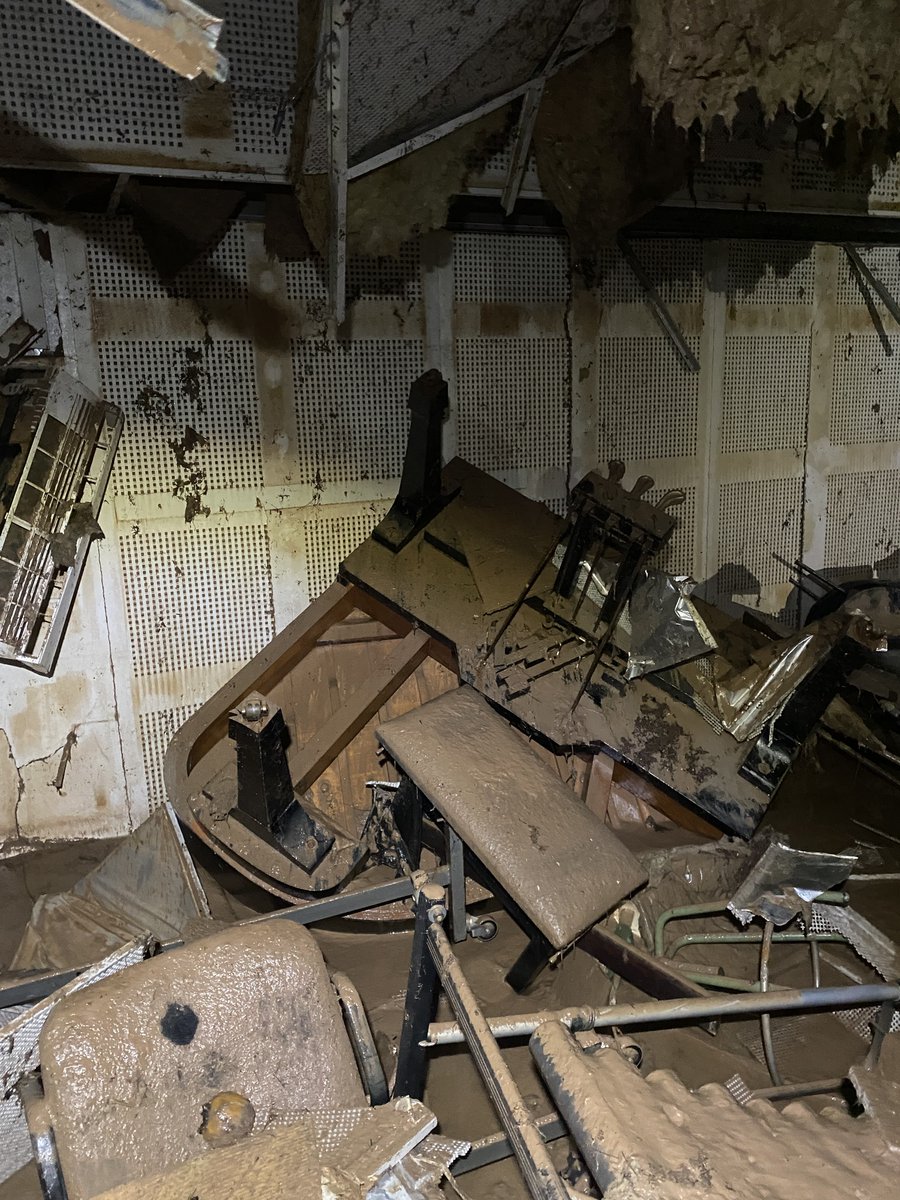 SMAlgemesi's tweet image. 🔴Necessitem la teua ajuda🔴

La riuada ha destruït MOLT del nostre material, perquè el nostre local era subterrani. Pianos, timbals i violoncels han estat 7 dies sota el fang, per això hem llançat aquesta campanya: Gofund.me/1d94bebe

Per favor,
🎷difón
❤️‍🩹col·labora