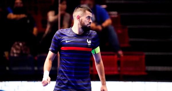 PowerPlayfr's tweet photo. 🎯Le capitaine des bleus a tiré sa révérence ce soir après le succès des bleus face aux marocains (3-1)

🟢Kevin Ramirez 
⭐️37 ans 
⚽️113 Sélections  
➡️1ère sélection : le 14 Juin 2014 contre les États Unis. 
⚔️Double confrontation : 
Victoire 5-3 et défaite 5-2.
#Futsal #fff https://t.co/OEurvwacwH