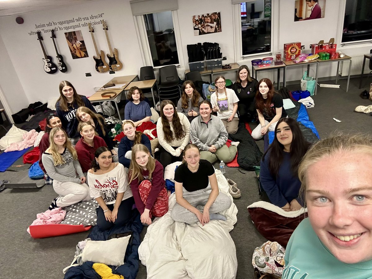 BGS_HistoryPol's tweet photo. Year 12 and 13 are all settled in for a night of watching the US Election 🇺🇸 #BGSPolitics #BGSYear12 #BGSYear13 https://t.co/AzdSXRjDGu