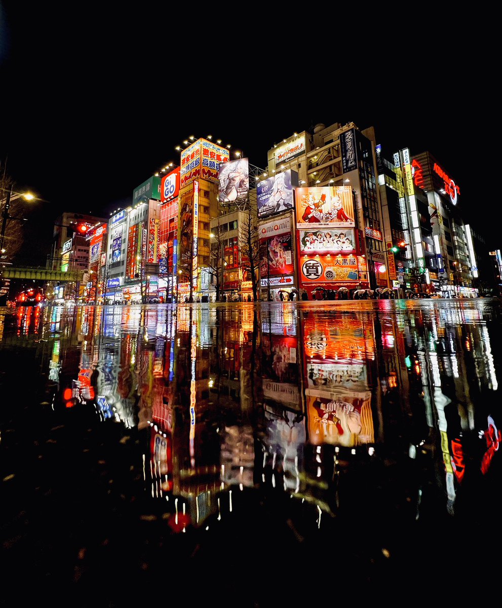 cyber_gremlin's tweet photo. @Nick_Pettigrew Magical lights of Tokyo https://t.co/LPvfWMUlhr