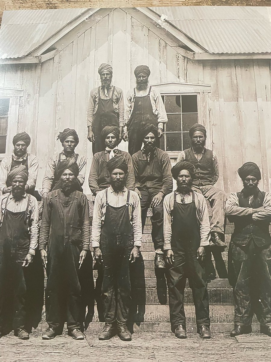 AlmightyJattt's tweet photo. Sikhs in Canada over 100 years ago

Vs 

Indians in Canada last week https://t.co/Mm2nOMTikl