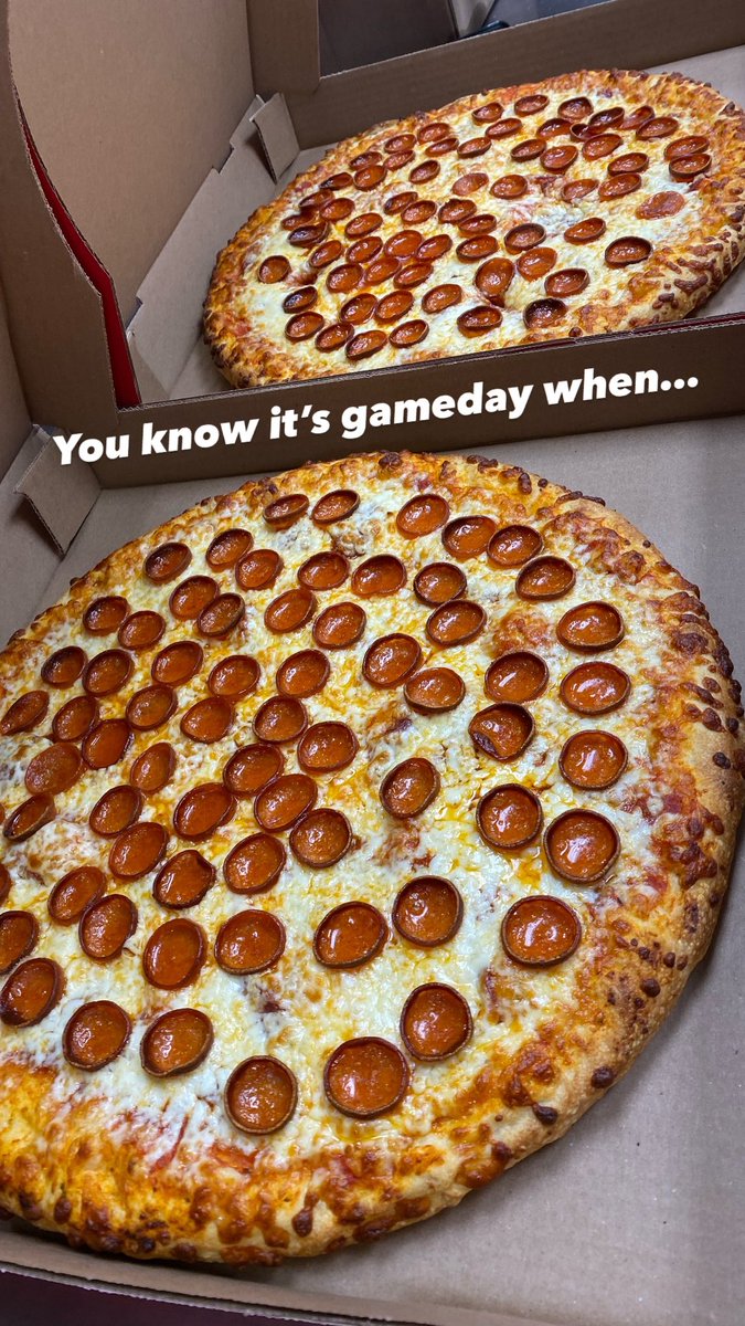 Gameday giveaway?
YES!

RT for a chance to #WIN 2 (200 level) seats to watch the <a href="/Senators/">Ottawa Senators</a> score 4 and beat the <a href="/NYIslanders/">New York Islanders</a> Thursday Nov 7th.

Bonus $25 Gabriel Pizza giftcard if the winner also comments correctly who scores the 4th Sens goal tonight.

#gabriepizza #sensscore4