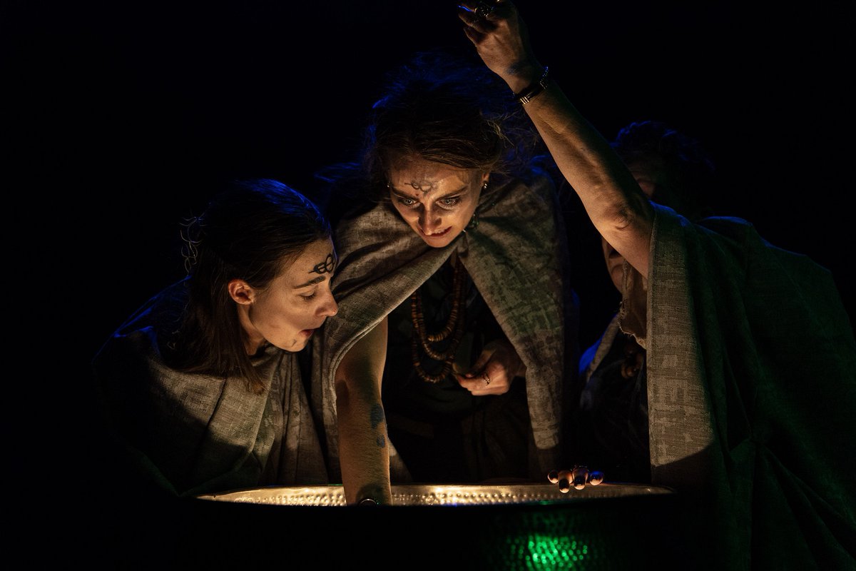 Ent_Chicago's tweet image. 'Macbeth' is the classic Shakespeare play about what happens when ambition goes too far. With an excellent new production at the @InvictusTheatre, it's time to revisit these three witches! #Chicago 
entertainingchicago.com/invictus-theat…