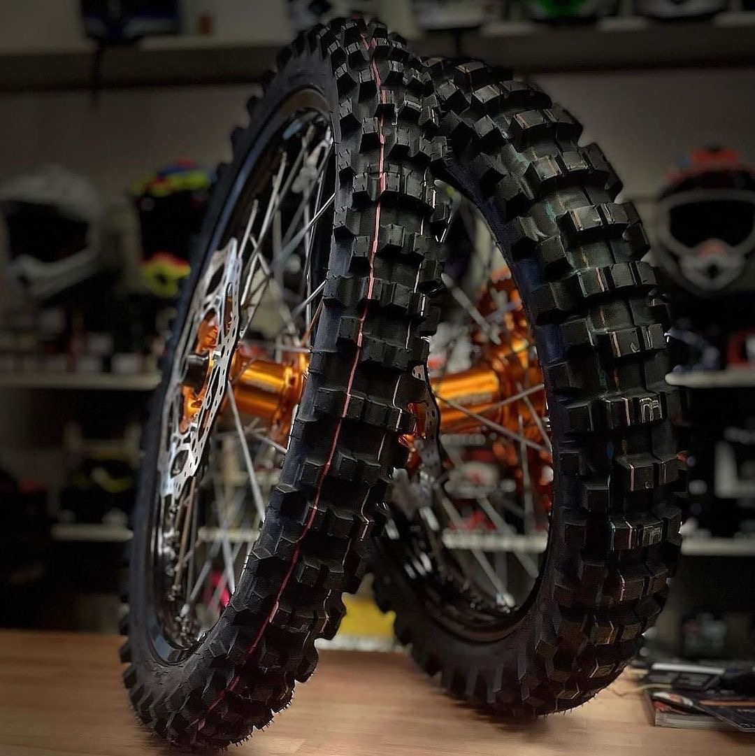 RideDunlop's tweet photo. Factory Spec or MX34 not for you? The D952 is a value-priced off-road tire designed to help deliver grip and excellent durability in a wide variety of terrain and conditions. Influenced by Dunlop’s popular D752 motocross tire model.
#RideDunlop #Dunlop #D952 https://t.co/RF91spUVwE