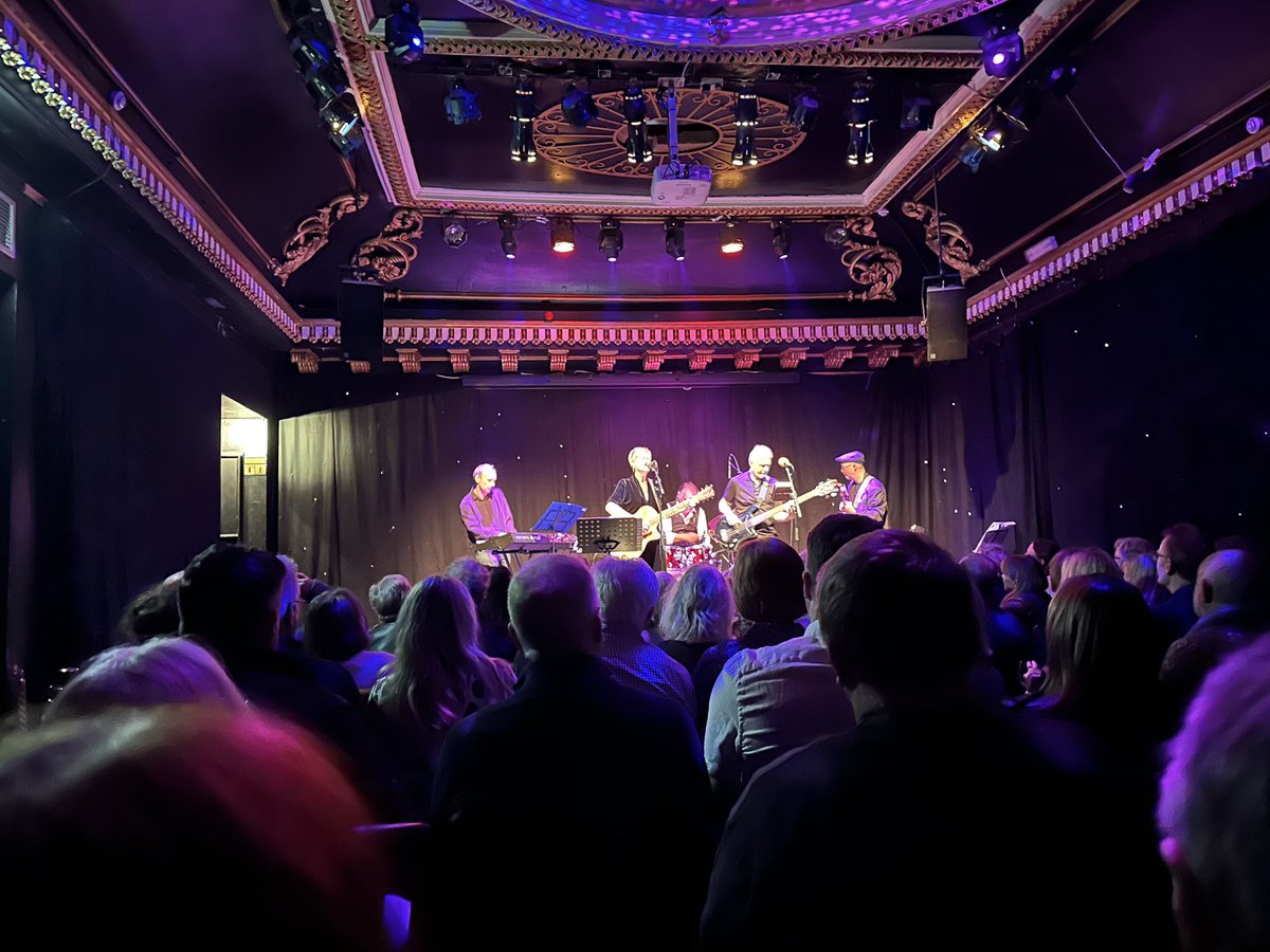 Well thank you <a href="/AnnieAsEver/">Annie Gunner Logan</a> for making us all laugh, sing and cry at a wonderful #toabsentfriends gig supporting <a href="/MarieCurieSCO/">Marie Curie Scotland</a>. And what a backing band! 🎸🥁🎹