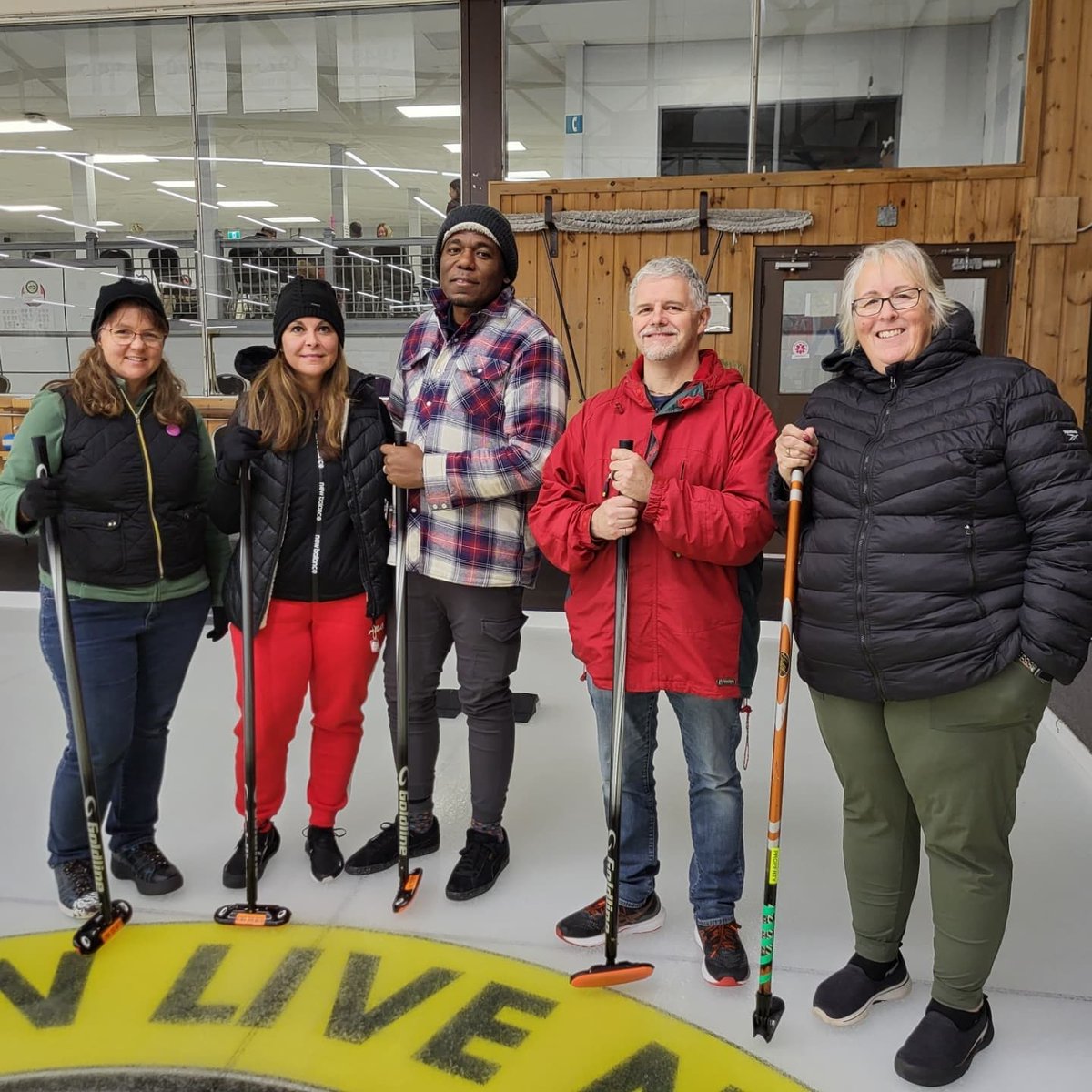 curlthemac's tweet image. We just wrapped up our third evening of Learn to Curl! #Timmins #learntocurl