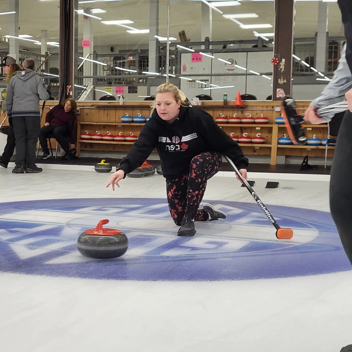 curlthemac's tweet image. We just wrapped up our third evening of Learn to Curl! #Timmins #learntocurl