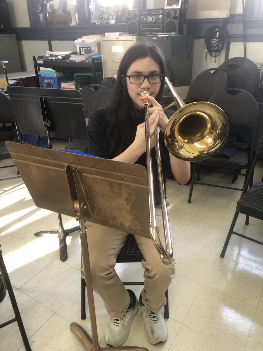 .⁦<a href="/StBonaventures/">St. Bon's 🇨🇦</a>⁩ Gr. 11 trombonist, Peter L, was the first band member to earn the use of our “Golden Music Stand” this year. Peter has been working diligently to improve his trombone skills!! Congratulations Peter! 🎶