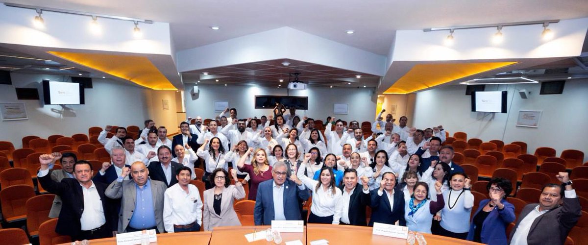 MtraLGarfias's tweet photo. Reunido con el Comité de @SNTESeccion52, encabezado por la profesora Elizabeth Bibiana Guerrero Milán, el Srio. Gral. del #SNTE, Mtro. Alfonso Cepeda Salas, celebró que el #Sindicato siga dando lecciones de democracia, con la ejemplar renovación de dirigencias seccionales. https://t.co/X9ujuft8Ov