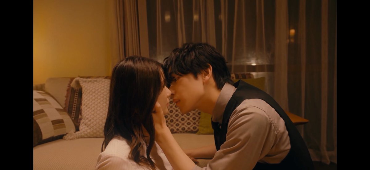 achandayom's tweet photo. 直前まで目あいてんのむり😭
キスする時ちゃんとちょっと口開くのむり😭
キスする時の横顔綺麗すぎてなにこれ😭
琉弥くんの唇やらかそうすぎて無理😭
最後ちょっと力込めたんか口らへん動くんむり😭

なんでこんなエロくみえるんだ？ご馳走様でっす😭😭😭😭😭 https://t.co/ghdovgGgdr