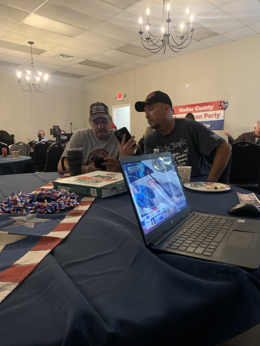 À LaFayette, en Géorgie on retient son souffle. Trump conserve son avance. 80% des bulletins ont été dépouillés. “Ils peuvent encore trouver le moyen de tricher pour nous faire perdre” lâche une militante républicaine ⁦<a href="/RMCInfo/">RMC</a>⁩.