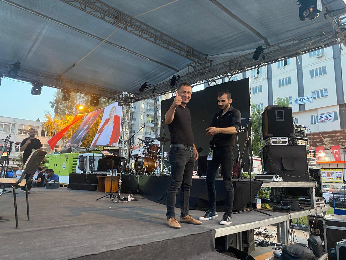 Kıymetli ağabeyim, müzik ve organizasyon camiasının her zaman takdir ettiği Erman Keleş’in vefatını derin bir üzüntüyle öğrenmiş bulunuyorum. Allah’tan kendisine rahmet, ailesine ve sevenlerine sabırlar niyaz ediyorum. 
Mekanı cennet olsun.