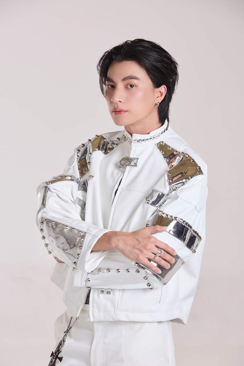 thedailybkk's tweet image. “กลัฟ คณาวุฒิ” ทำถึง ชวนพี่ลูกบอลเอ็นจอย สนุก สุดมันกับ งานแฟนมีต “LOST IN GULF’S SPACE”

#LostinGULFSSpace #TICKETAVAILABLEGLUFCONCERT #Gulfkanawut #กลัฟคณาวุฒิ

ต้องบอกว่า เล็ก ๆ ไม่ ใหญ่ ๆ แบบบิ๊กเซอร์ไพรส์ ต้องยกให้กับนักแสดงหนุ่มดีกรีศิลปินเดี่ยวสุดฮอต อย่าง“กลัฟ” คณาวุฒิ…