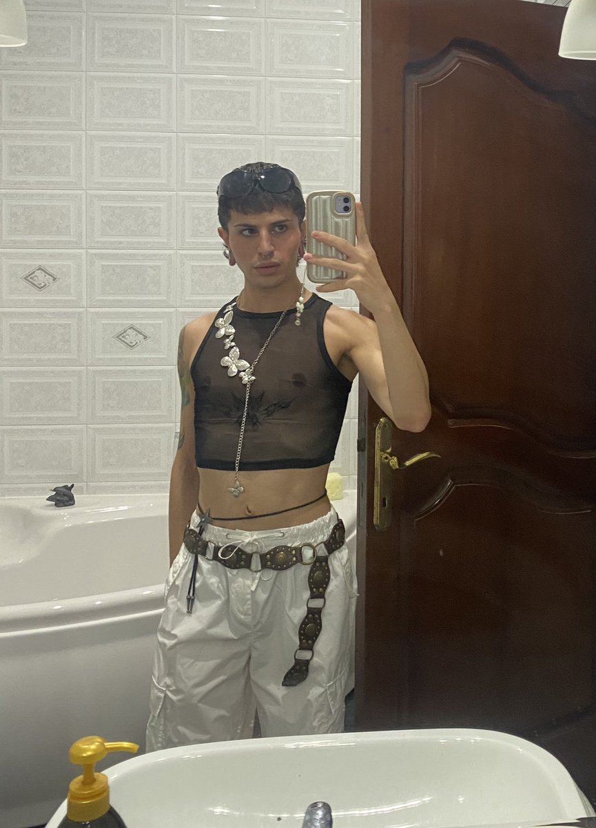 AdamBug3ja's tweet image. 💐 Brutalismus sugar bby