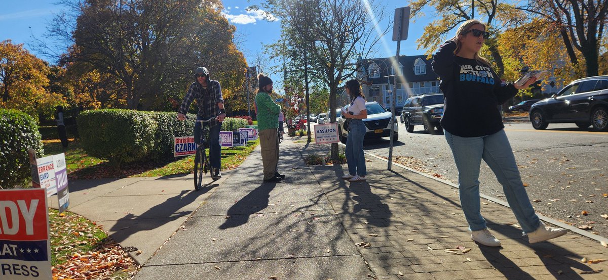 Erie County counted nearly 300,000 ballots by this afternoon. Some polls, like one location in Elmwood Village had people lining out the doors throughout the day. Others closer to the #downtownbuffalo area had only a few people cast their vote. 
#Buffalo #ElectionDay