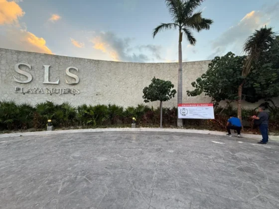 EvidenciaLa's tweet photo. ° @FGEQuintanaRoo Asegura el Desarrollo Turístico #SLSHotels #PlayaMujeres por #Despojo y actos de #Corrupción
La investigación de la Fiscalía busca esclarecer estas irregularidades y garantizar que se cumplan las normativas legales para la operación de desarrollos turísticos.
https://t.co/WB9NXYDB4B a través de @EvidenciaLa